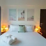 Luna 1Bhk Bandra W By The Bombay Home Company