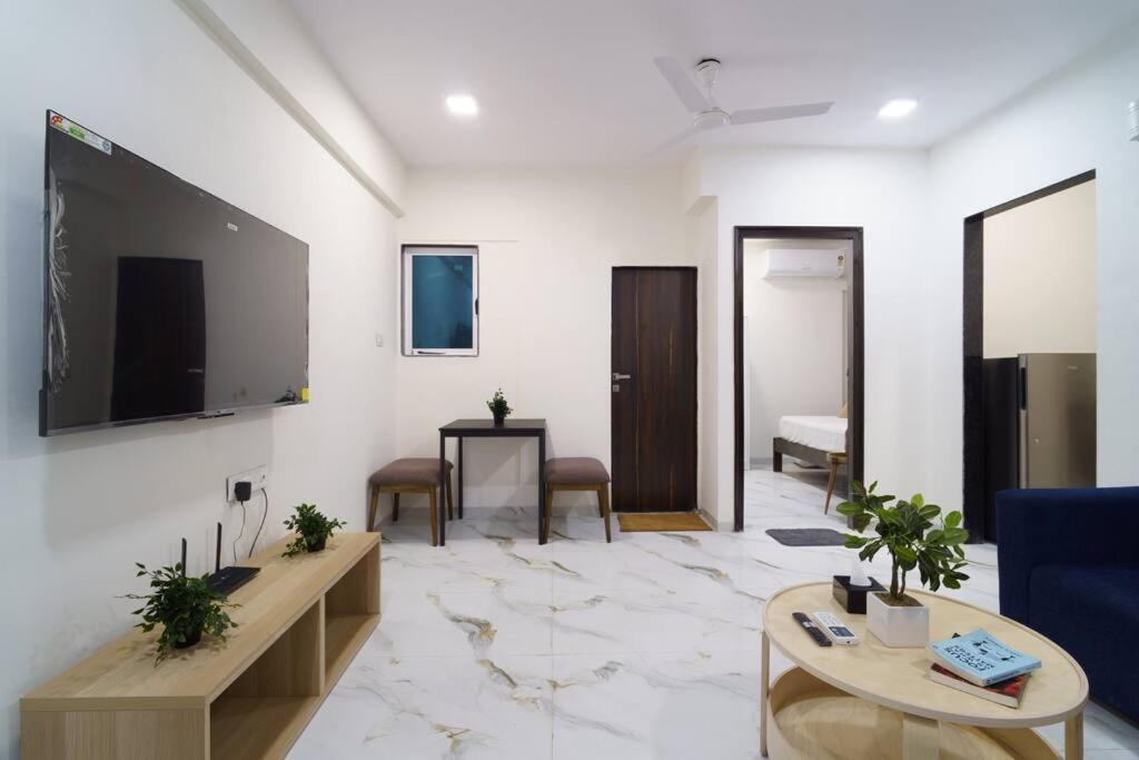 Luna 1bhk Bandra W By The Company *