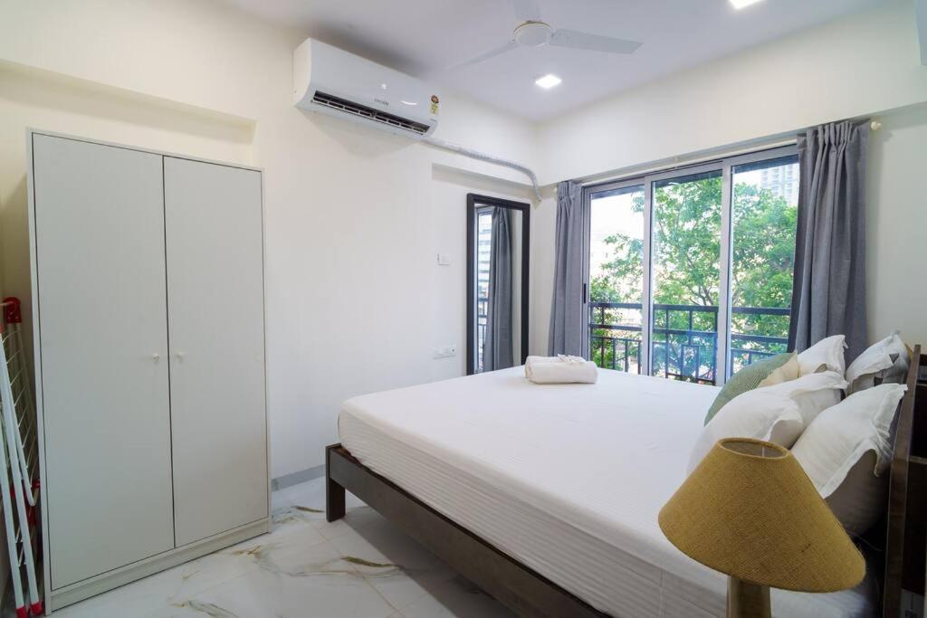 Luna 1bhk Bandra W By The Company Bombaj